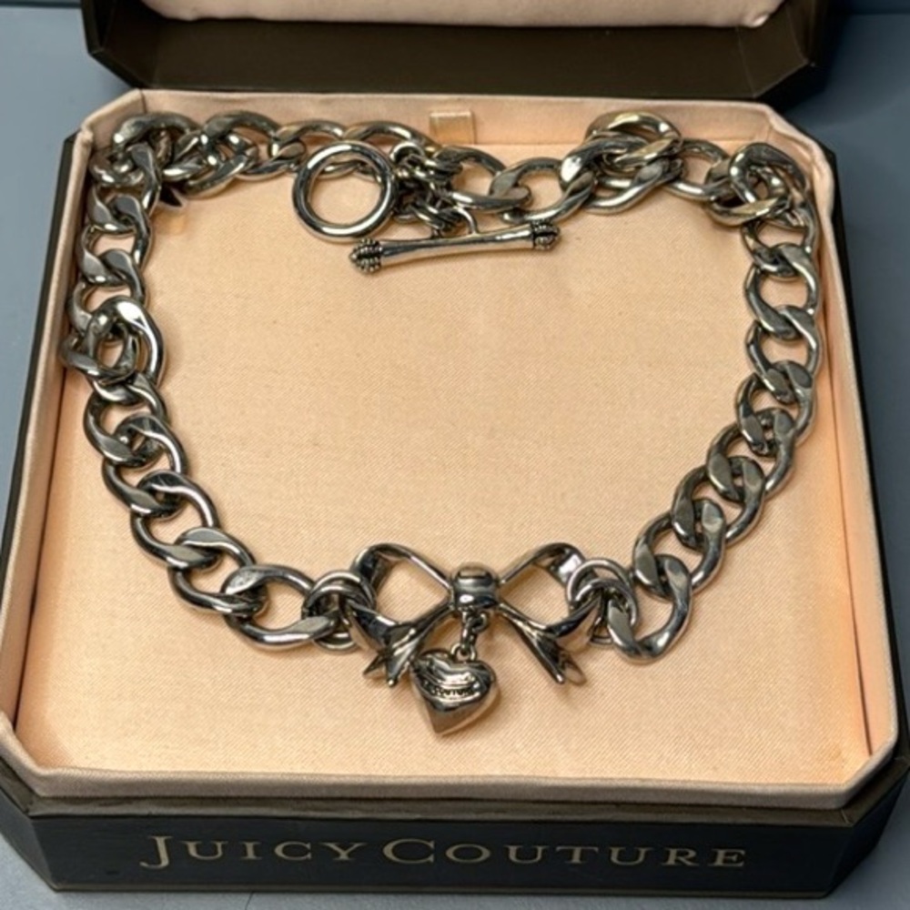 Juicy Couture Silver Necklacr